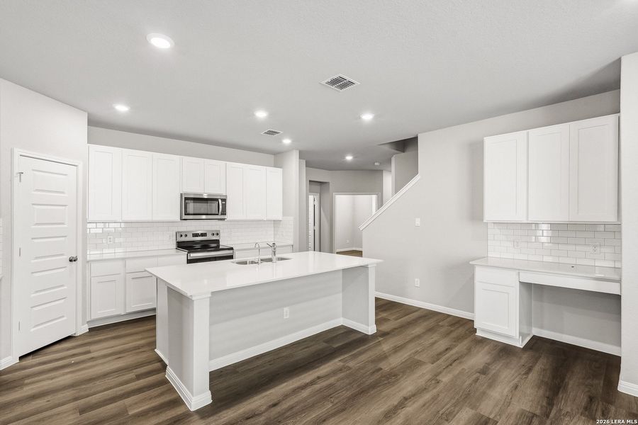 Furnished interior view inside a new home in Cinco Lakes, San Antonio (Image 12).