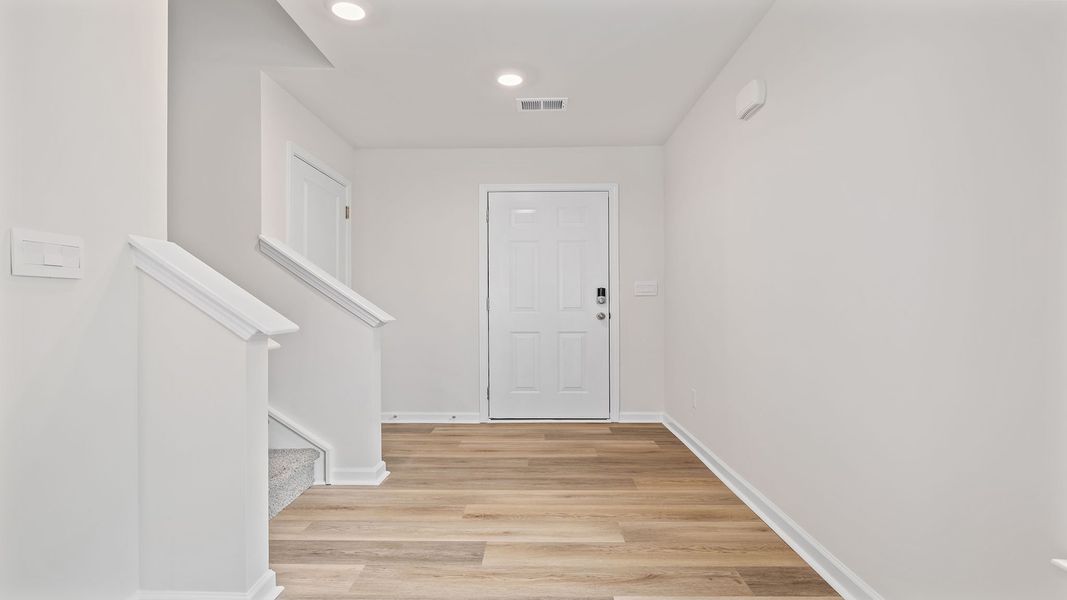 Spacious, unfurnished interior of a new home in Durbin Meadows, Fountain Inn (Image 14).