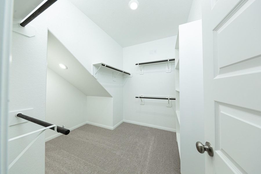 Spacious, unfurnished interior of a new home in Wayside Village, Houston (Image 26).