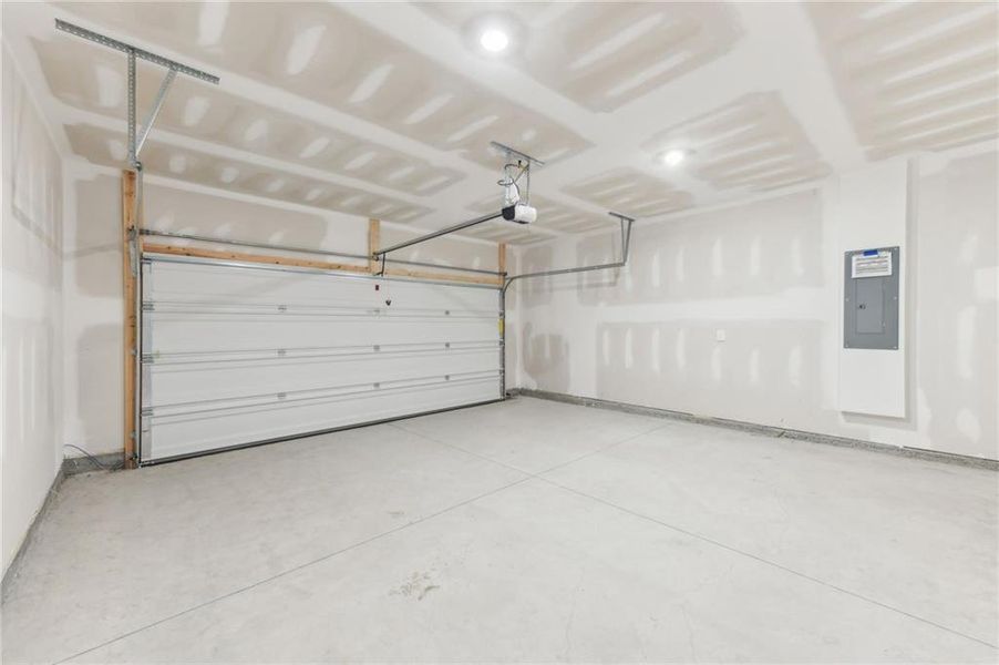 Spacious, unfurnished interior of a new home in Ivey Township, Dallas (Image 29).