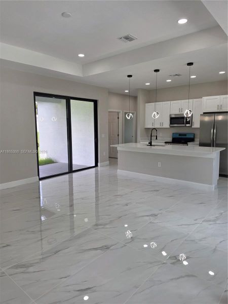 Spacious, unfurnished interior of a new home in , Lehigh Acres (Image 18).