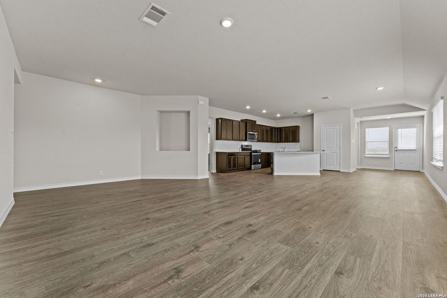 Spacious, unfurnished interior of a new home in Steele Creek, Cibolo (Image 16).