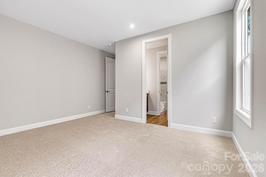 Spacious, unfurnished interior of a new home in Cresswind Charlotte, Charlotte (Image 27).