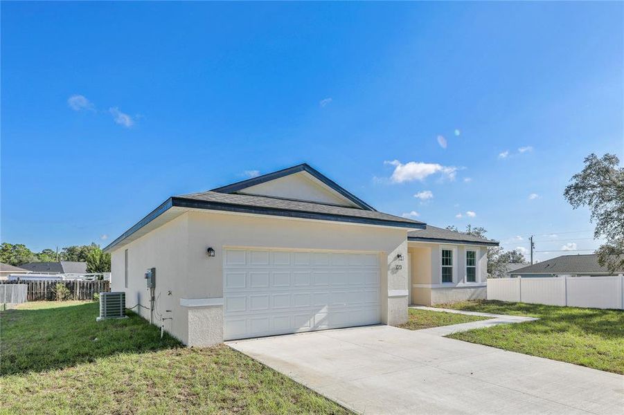 Front exterior of a new home in , Ocala, FL, highlighting curb appeal (Image 1). Front exterior of a new home in , Ocala, FL, highlighting curb appeal (Image 1).