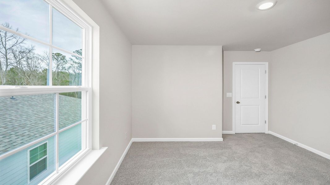 Spacious, unfurnished interior of a new home in Livingston Woods, Irmo (Image 31).