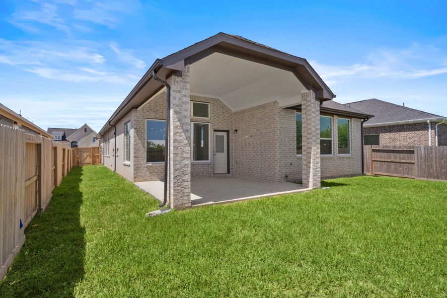 Exterior details and patio area of a home in Mulberry Farms, Santa Fe (Image 31).