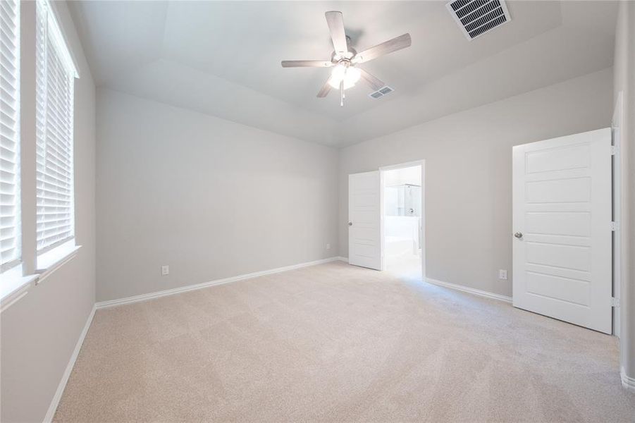 Spacious, unfurnished interior of a new home in Lake Pointe: Lake Pointe at Paloma Creek, Little Elm (Image 24).