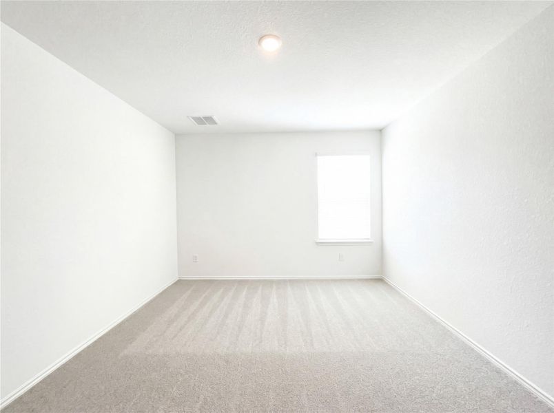 Spacious, unfurnished interior of a new home in The Colony, Bastrop (Image 16).