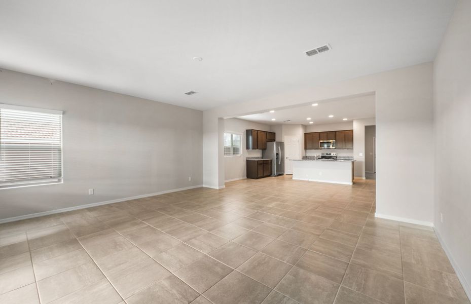 Spacious, unfurnished interior of a new home in El Cidro, Goodyear (Image 16).