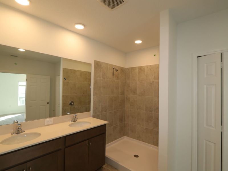 Owner's Bathroom Owner's Bathroom