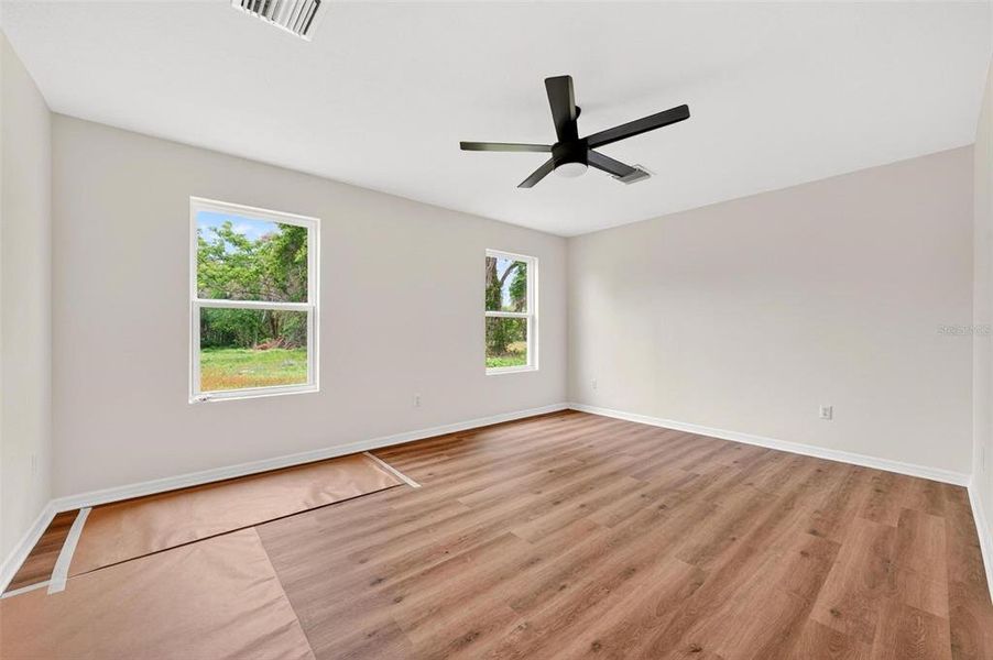 Spacious, unfurnished interior of a new home in , Leesburg (Image 32).