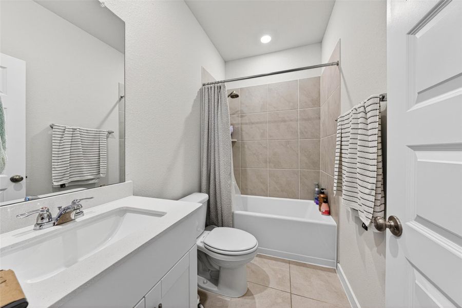 Furnished interior view inside a new home in Wall Street Village, Richmond (Image 11).