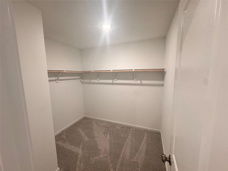 Spacious, unfurnished interior of a new home in Pinewood Trails, Cleveland (Image 15).