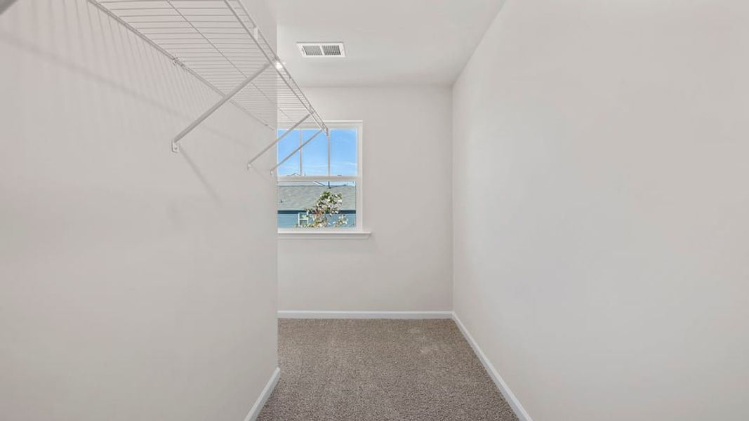 Spacious, unfurnished interior of a new home in Cloverdale Hills, Piedmont (Image 26).