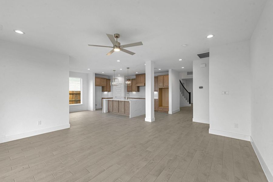 Spacious, unfurnished interior of a new home in Briarwood Crossing, Rosenberg (Image 24).