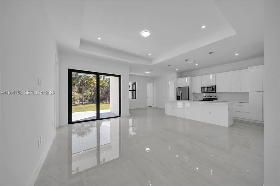 Spacious, unfurnished interior of a new home in , Lehigh Acres (Image 28).