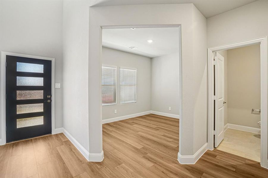 Spacious, unfurnished interior of a new home in Windmore, Princeton (Image 33).