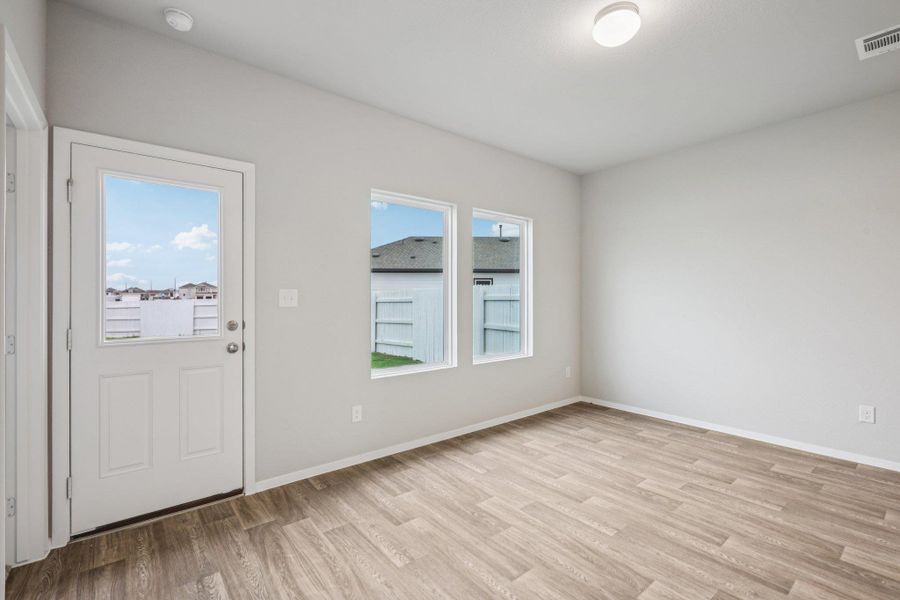 Spacious, unfurnished interior of a new home in Harvest Ridge, Elgin (Image 16).
