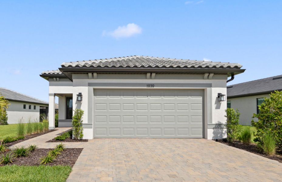 Welcoming Contour Exterior with Impact Glass Welcoming Contour Exterior with Impact Glass