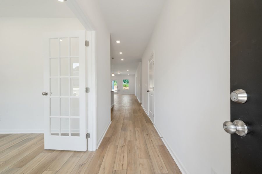 Spacious, unfurnished interior of a new home in Jackson Hills, Clarksville (Image 13).