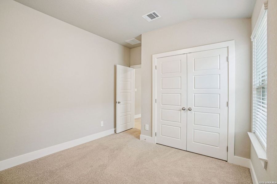 Spacious, unfurnished interior of a new home in Lark Canyon, New Braunfels (Image 15).