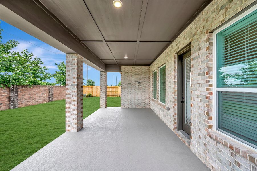Exterior details and patio area of a home in Oakwood Estates, Waller (Image 25).