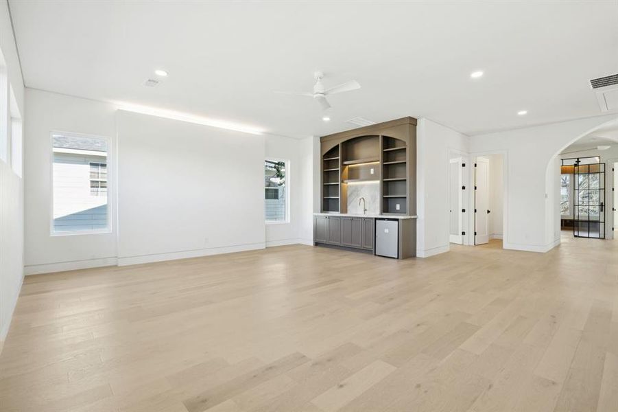 Spacious, unfurnished interior of a new home in , Dallas (Image 20).