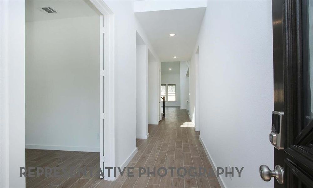 Spacious, unfurnished interior of a new home in Sandbrock Ranch, Aubrey (Image 10).