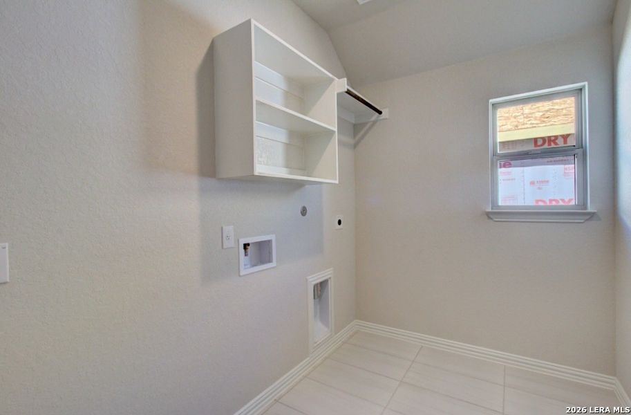 Spacious, unfurnished interior of a new home in Sunflower Ridge, New Braunfels (Image 13).