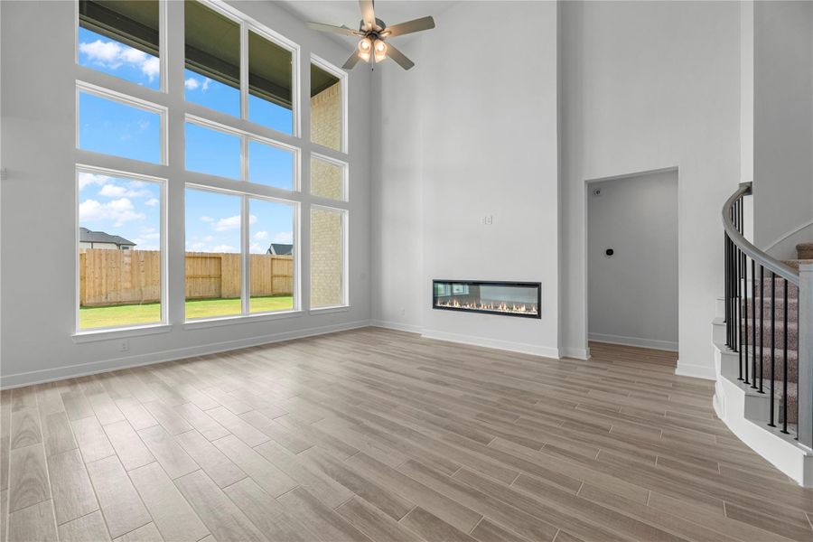 Spacious, unfurnished interior of a new home in Cross Creek West, Fulshear (Image 19).