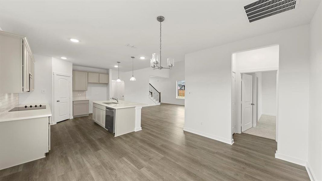12. 1752 Edgeway - Dining (2)