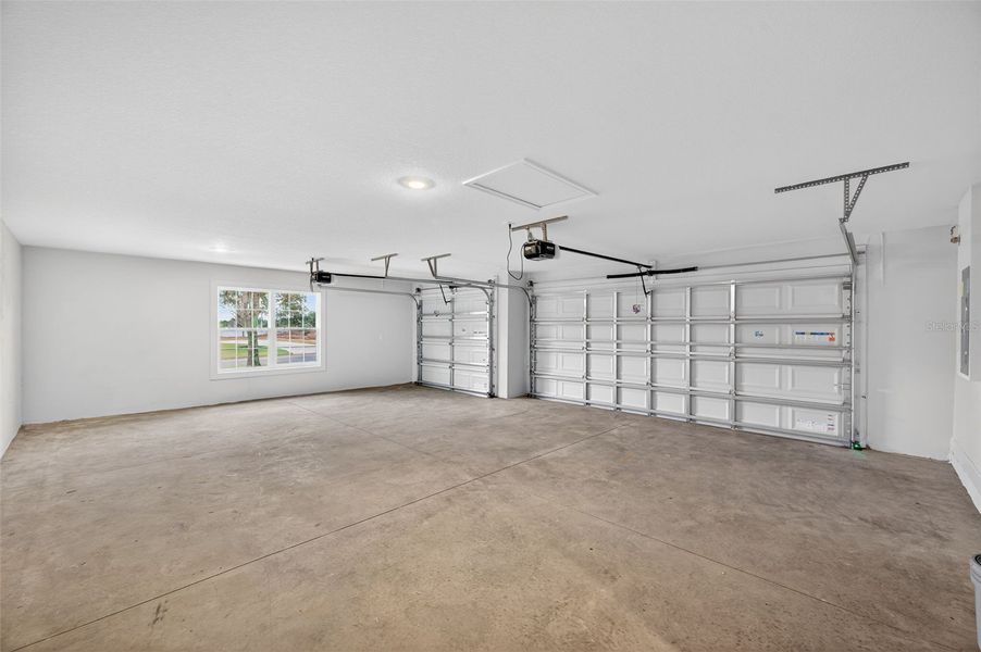 Spacious, unfurnished interior of a new home in Hill Country Estates, Dade City (Image 21).