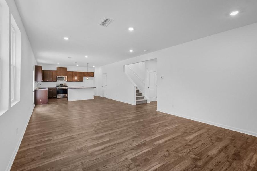 Spacious, unfurnished interior of a new home in Falls Creek, Flowery Branch (Image 12).