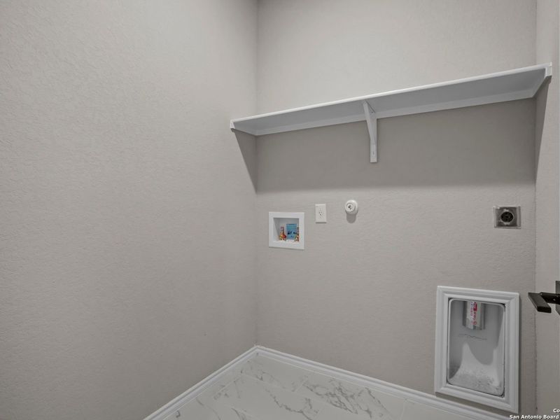 Spacious, unfurnished interior of a new home in Horizon Pointe, Converse (Image 23).