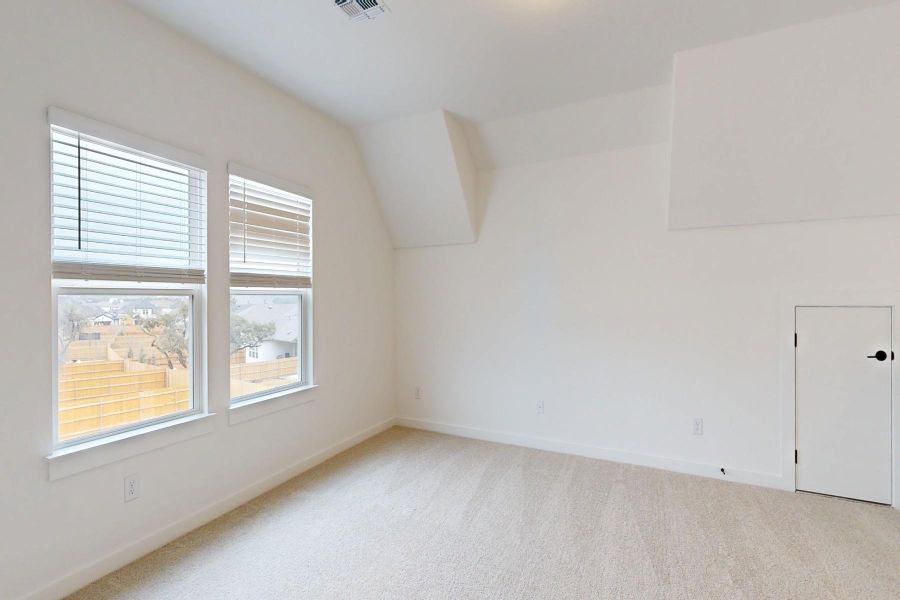 Spacious, unfurnished interior of a new home in Heritage, Dripping Springs (Image 10).