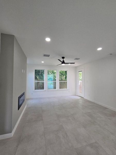 Spacious, unfurnished interior of a new home in , Houston (Image 16).