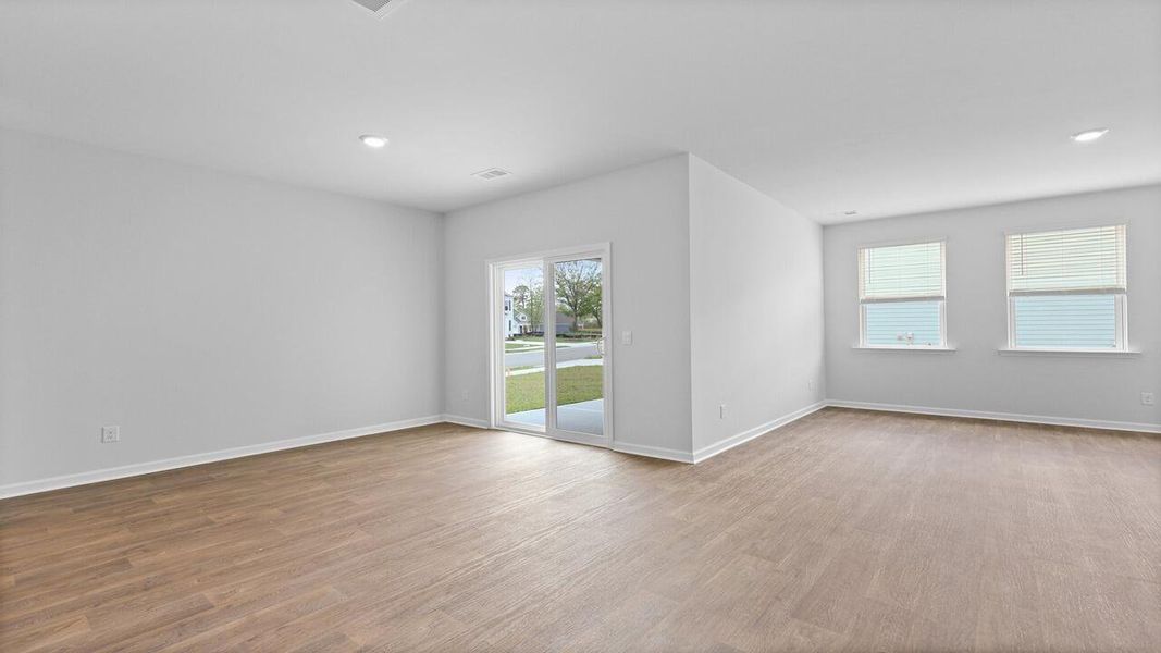 Spacious, unfurnished interior of a new home in Lakeview at Kitfield, Moncks Corner (Image 25).