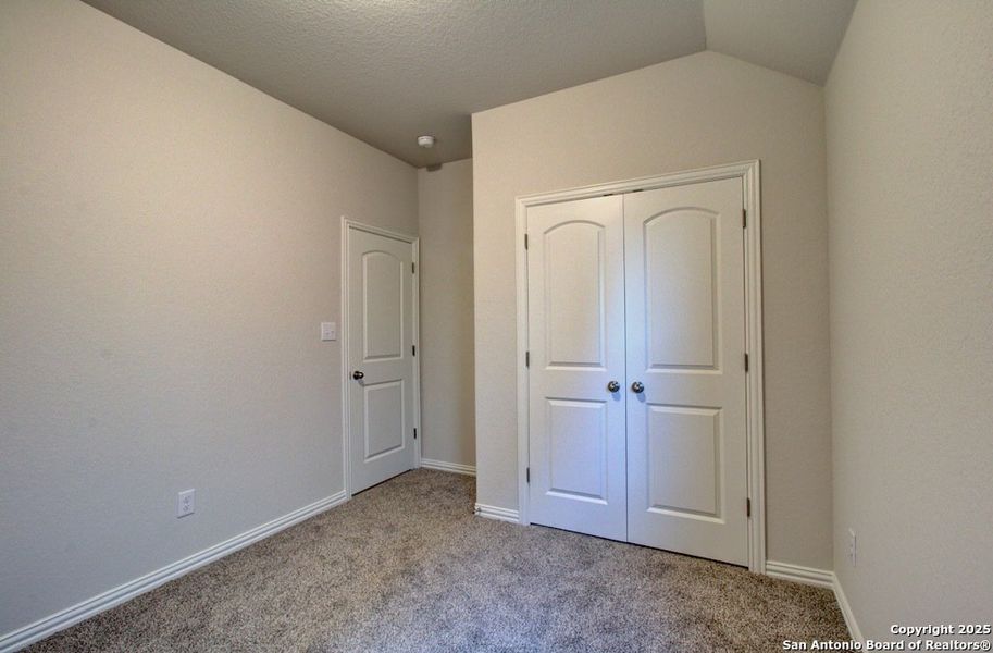 Spacious, unfurnished interior of a new home in Meyer Ranch - Enclave, New Braunfels (Image 19).