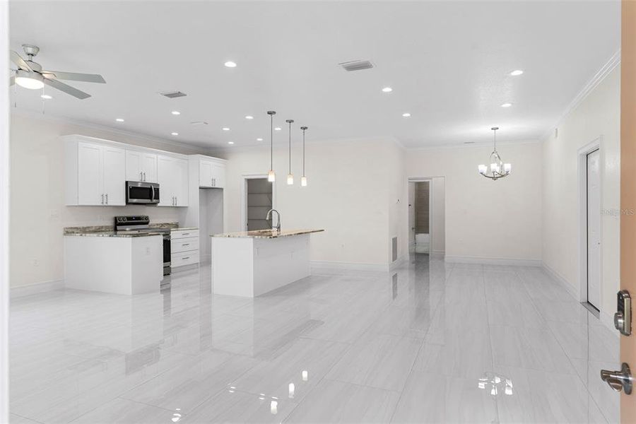 Spacious, unfurnished interior of a new home in , Plant City (Image 30). Spacious, unfurnished interior of a new home in , Plant City (Image 30).