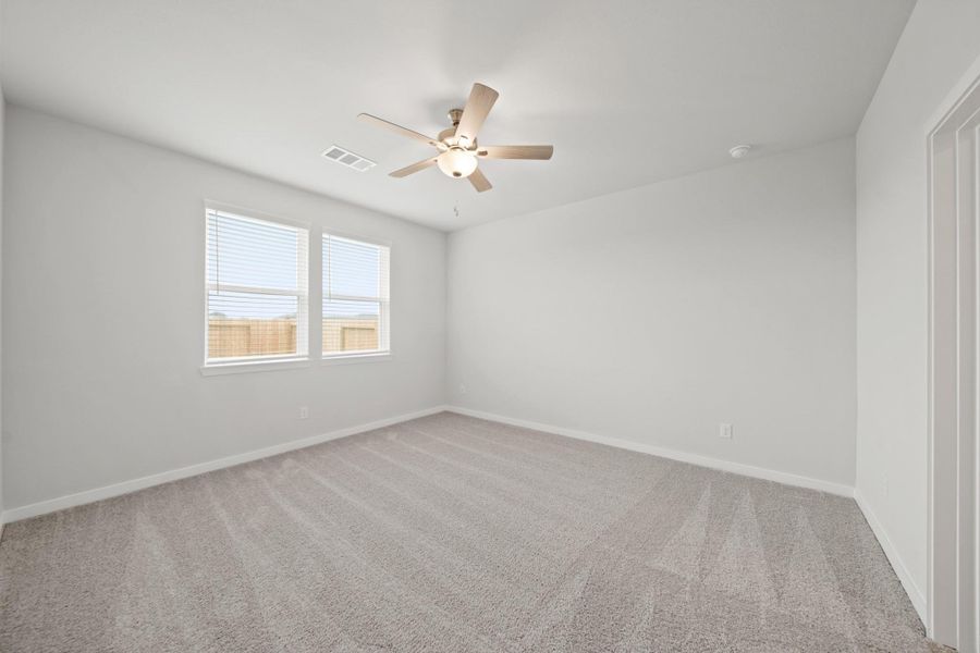 Spacious, unfurnished interior of a new home in Valor Park, Bay City (Image 24).