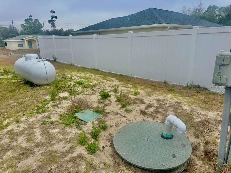 Exterior details and patio area of a home in , Ocala (Image 4).