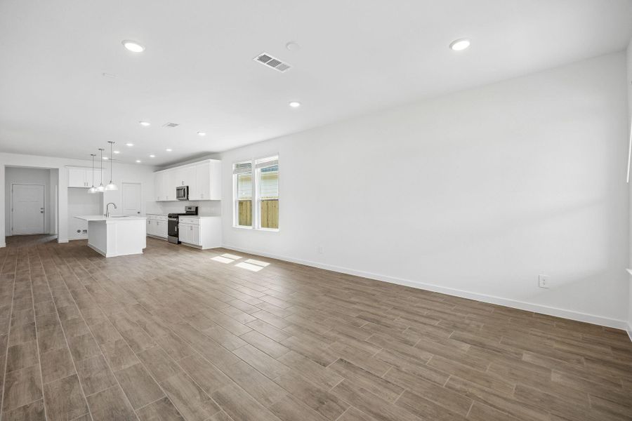 Spacious, unfurnished interior of a new home in Montgomery Bend, Montgomery (Image 23).