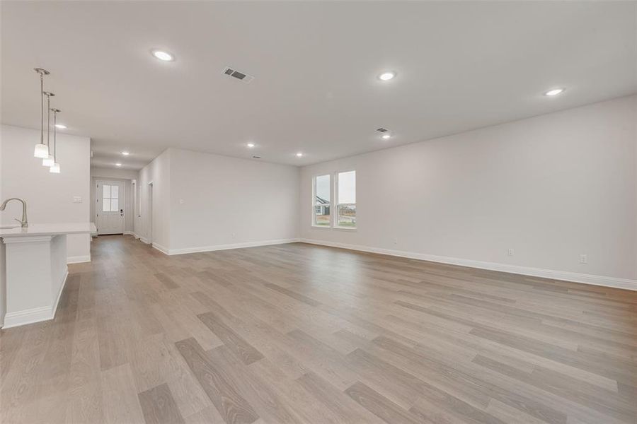 Spacious, unfurnished interior of a new home in Creekside of Crowley, Crowley (Image 16).