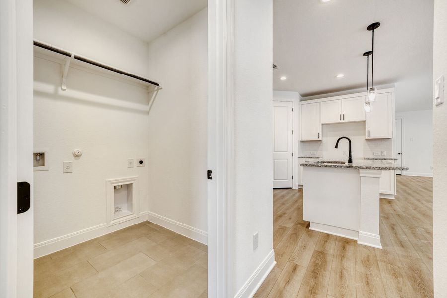 Spacious, unfurnished interior of a new home in The Porch at Du Pre, Buda (Image 19). Spacious, unfurnished interior of a new home in The Porch at Du Pre, Buda (Image 19).