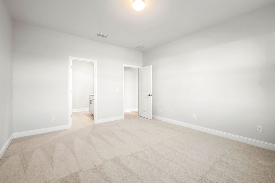 Spacious, unfurnished interior of a new home in Salem Bay, Beaufort (Image 13).