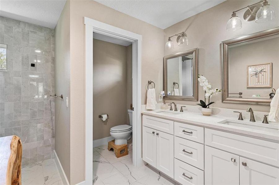 Furnished interior view inside a new home in , Lady Lake (Image 10).