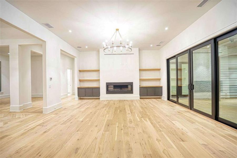 Spacious, unfurnished interior of a new home in , Sandy Springs (Image 13).