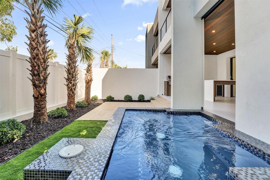 Exterior details and patio area of a home in , Fort Lauderdale (Image 4). Exterior details and patio area of a home in , Fort Lauderdale (Image 4).