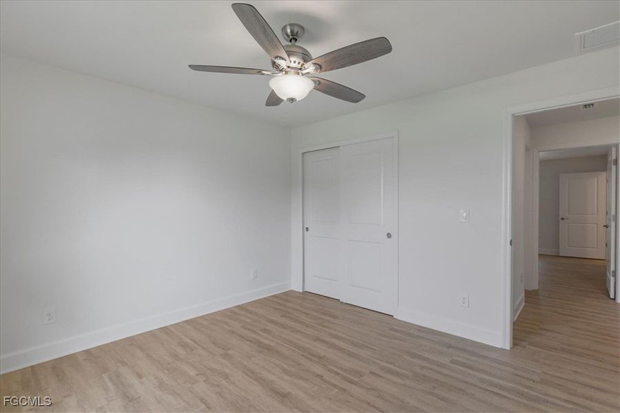 Spacious, unfurnished interior of a new home in Cape Coral, Cape Coral (Image 27).