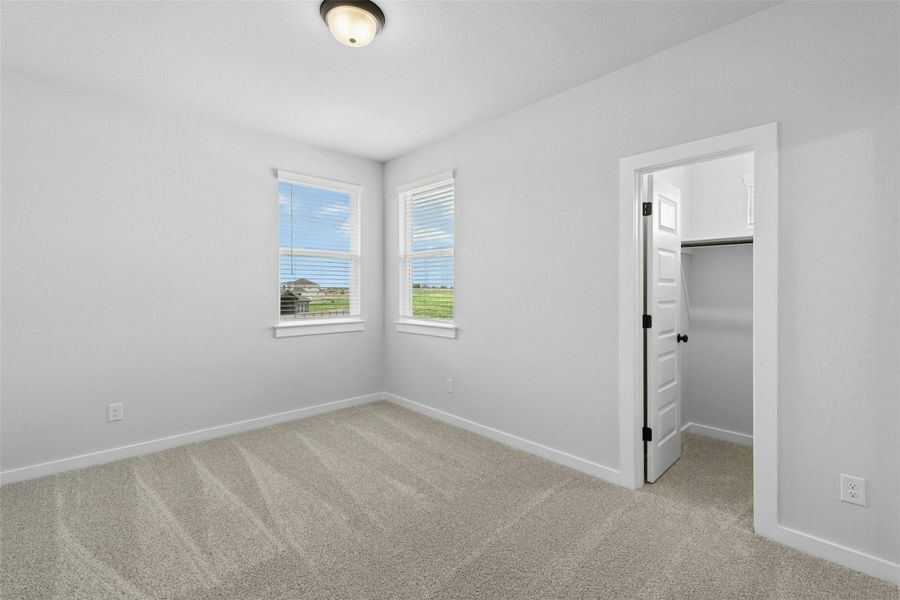 Spacious, unfurnished interior of a new home in East View Farms, Georgetown (Image 28).